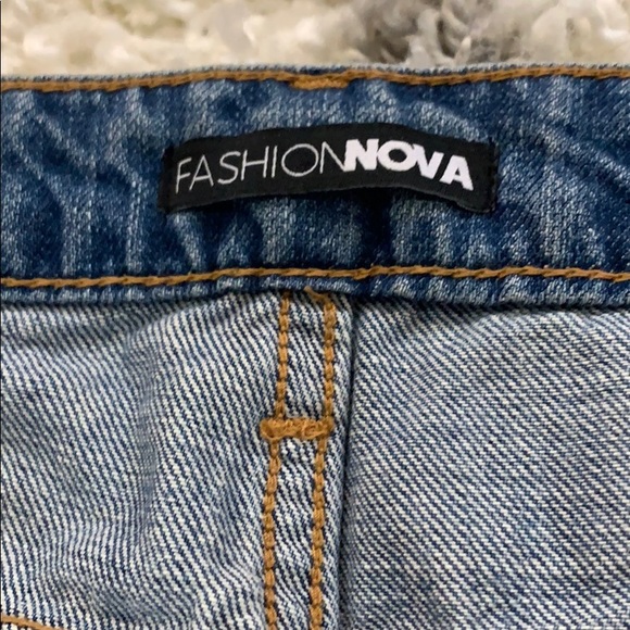 ~HOLEY MOM JEANS~ light wash - Picture 2 of 4